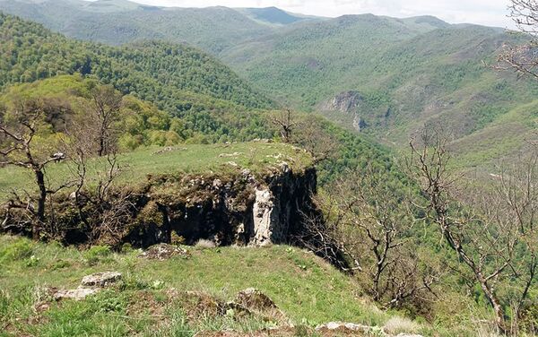 Скала Камень Кузана близ села Чинчин, Тавуш - Sputnik Армения