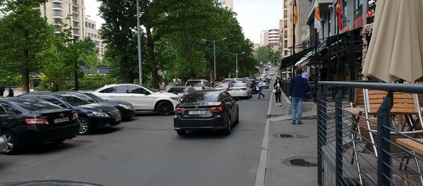 Участок сквера, прилегаэщий к тоннелю, ведущему в Разданское ущелье Участок сквера, прилегаэщий к тоннелю, ведущему в Разданское ущелье - Sputnik Армения