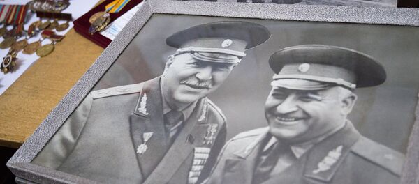 Герой СССР Ашот Казарьян и маршал Баграмян - Sputnik Արմենիա