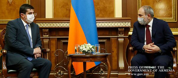 Встреча премьер-министра Армении Никола Пашиняна и президента Карабаха Араика Арутюняна (28 мая 2020). Еревaн - Sputnik Армения