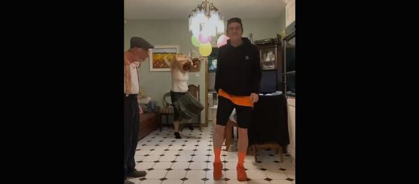 Веселый пляс под Cotton Eye Joe Веселый пляс под Cotton Eye Joe - Sputnik Армения