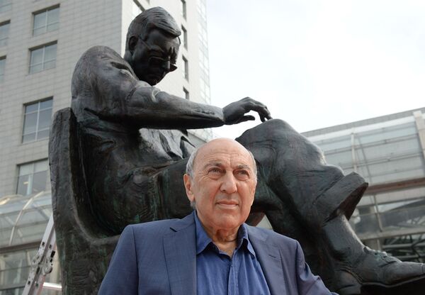 Он нетривиален и востребован: Путин поздравил с юбилеем скульптора Георгия Франгуляна - Sputnik Армения