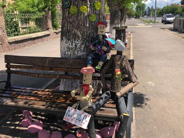 «Որոշեցի այնպիսի բան անել, որ բոլորը զարմանան ու ուրախանան». գյումրեցու խոսուն տիկնիկները «Որոշեցի այնպիսի բան անել, որ բոլորը զարմանան ու ուրախանան». գյումրեցու խոսուն տիկնիկները - Sputnik Արմենիա