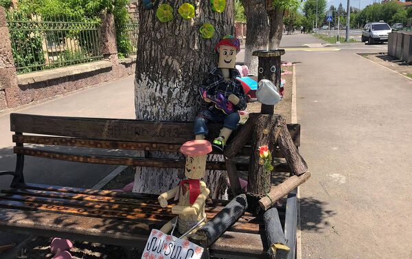 Поделки Анны Атоян на улице Тиграна Меца в Гюмри - Sputnik Армения