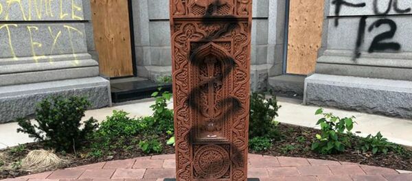 Вандалы осквернили во время протестов хачар в Колорадо - Sputnik Արմենիա