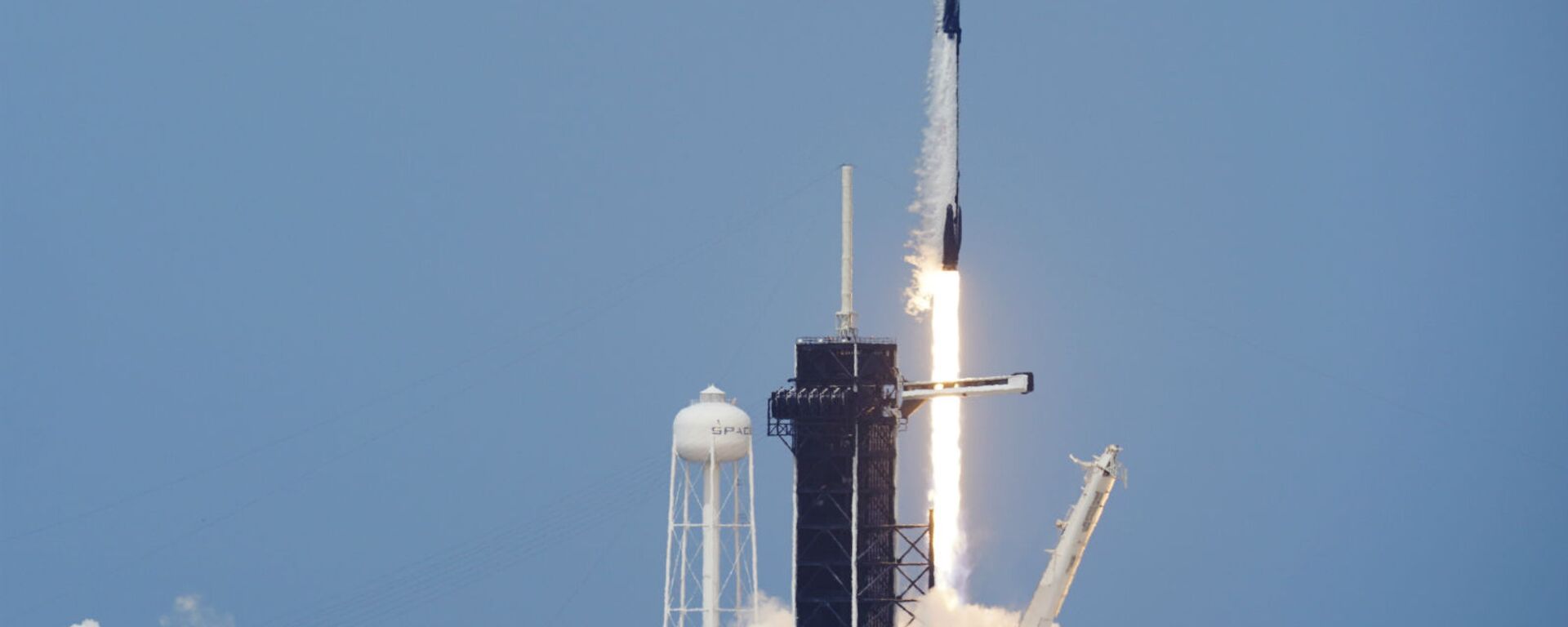 Kапсулa экипажа «Crew Dragon» с астронавтами Дугом Херли и Бобом Бенкеном в рамках программы SpaceX стартует в Космическом центре Кеннеди на мысе Канаверал (30 мая 2020). Флорида - Sputnik Արմենիա, 1920, 09.07.2021