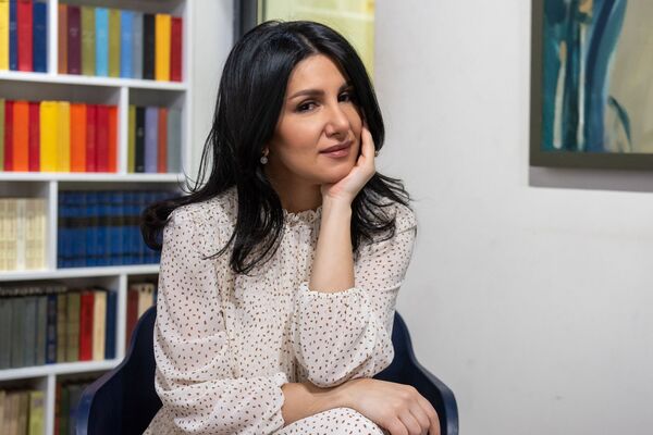 Ինչպես կարմիր բերետով աղջնակը հաջողակ մենեջեր դարձավ. Արևիկ Համբարձումյանի պատմությունը Ինչպես կարմիր բերետով աղջնակը հաջողակ մենեջեր դարձավ. Արևիկ Համբարձումյանի պատմությունը - Sputnik Արմենիա