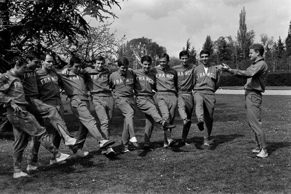 Как Джоркаефф-старший сыграл вничью с армянами на поле и победил с армянкой в личной жизни - Sputnik Армения