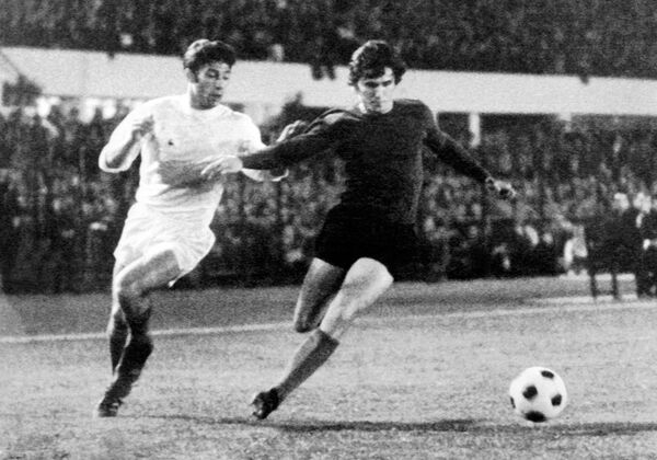 Как Джоркаефф-старший сыграл вничью с армянами на поле и победил с армянкой в личной жизни - Sputnik Армения