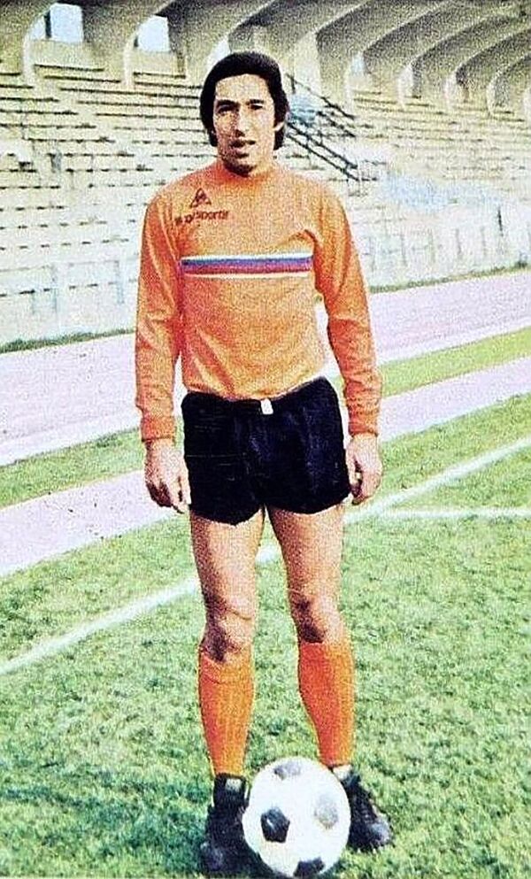 Как Джоркаефф-старший сыграл вничью с армянами на поле и победил с армянкой в личной жизни - Sputnik Армения