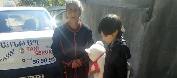 Семилетний Алекс с бабушкой Рипсиме и сестрой Анной Семилетний Алекс с бабушкой Рипсиме и сестрой Анной - Sputnik Արմենիա