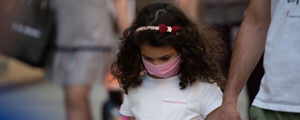 Девочка в медицинской маске Девочка в медицинской маске - Sputnik Արմենիա