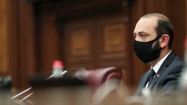 Спикер Национального Собрания Арарат Мирзоян в маске - Sputnik Армения