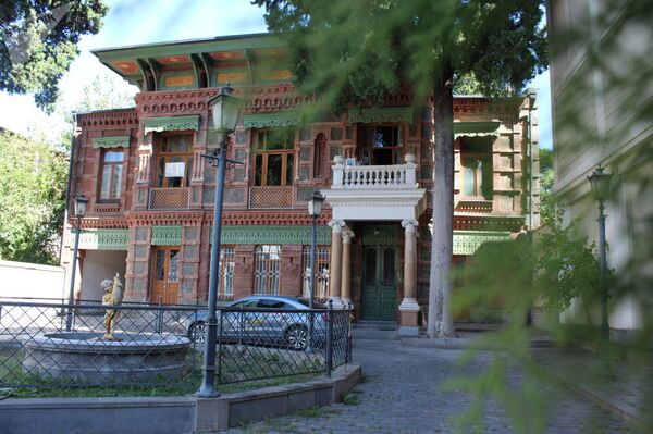Առյուծներով տան գաղտնիքը. ինչպես մեծահարուստ Ղուկասյանը փորձանք բերեց իր ընտանիքի գլխին Առյուծներով տան գաղտնիքը. ինչպես մեծահարուստ Ղուկասյանը փորձանք բերեց իր ընտանիքի գլխին - Sputnik Արմենիա