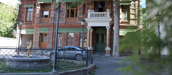 Дом Аветиса Гукасяна на Михайловском проспектe в Тбилиси Дом Аветиса Гукасяна на Михайловском проспектe в Тбилиси - Sputnik Армения