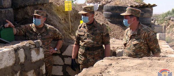 Начальник Генштаба ВС РА Артак Давтян и командующий Армии обороны Карабаха Джалал Арутюнян посетили воинские части на передовой (3 июня 2020). - Sputnik Армения