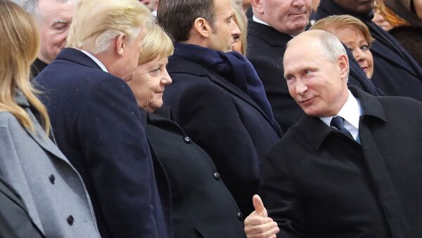 Лидеры России, США и Германии Владимир Путин, Ангела Меркель и Дональд Трампом во время празднования 100-летия окончания Первой мировой войны (11 ноября 2018). Париж - Sputnik Армения