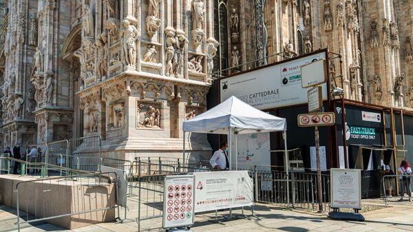 Билетные кассы и вход на выставку на территории Миланского собора в Милане - Sputnik Армения