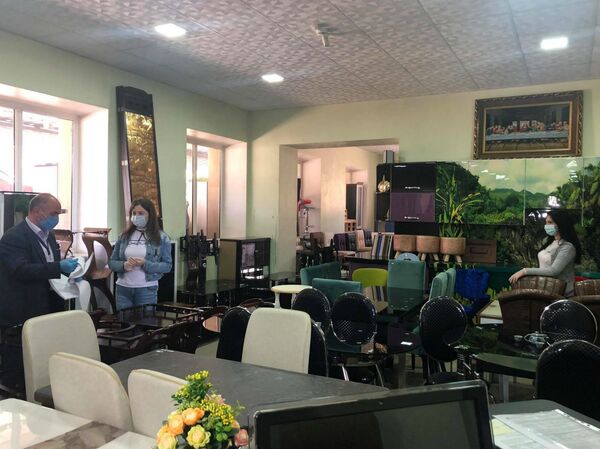 Нам что, весь товар выбросить?: в Гюмри идут активные проверки из-за ситуации с COVID-19 Нам что, весь товар выбросить?: в Гюмри идут активные проверки из-за ситуации с COVID-19 - Sputnik Армения