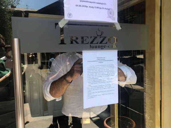 Нам что, весь товар выбросить?: в Гюмри идут активные проверки из-за ситуации с COVID-19 Нам что, весь товар выбросить?: в Гюмри идут активные проверки из-за ситуации с COVID-19 - Sputnik Армения