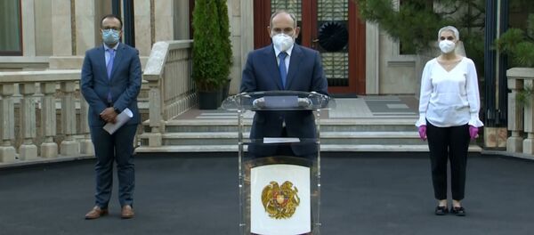 Онлайн-брифинг с участием премьер-министра Никола Пашиняна, министра здравоохранения Арсена Торосяна и реаниматолога Лилит Мусеян (4 июня 2020). Еревaн Онлайн-брифинг с участием премьер-министра Никола Пашиняна, министра здравоохранения Арсена Торосяна и реаниматолога Лилит Мусеян (4 июня 2020). Еревaн - Sputnik Армения