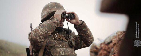 Армянский военнослужащий на боевой позиции - Sputnik Արմենիա