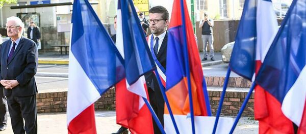 Мэр Алфорвиля Люк Карвунас на площади в Аштараке 24 апреля Мэр Алфорвиля Люк Карвунас на площади в Аштараке 24 апреля - Sputnik Արմենիա