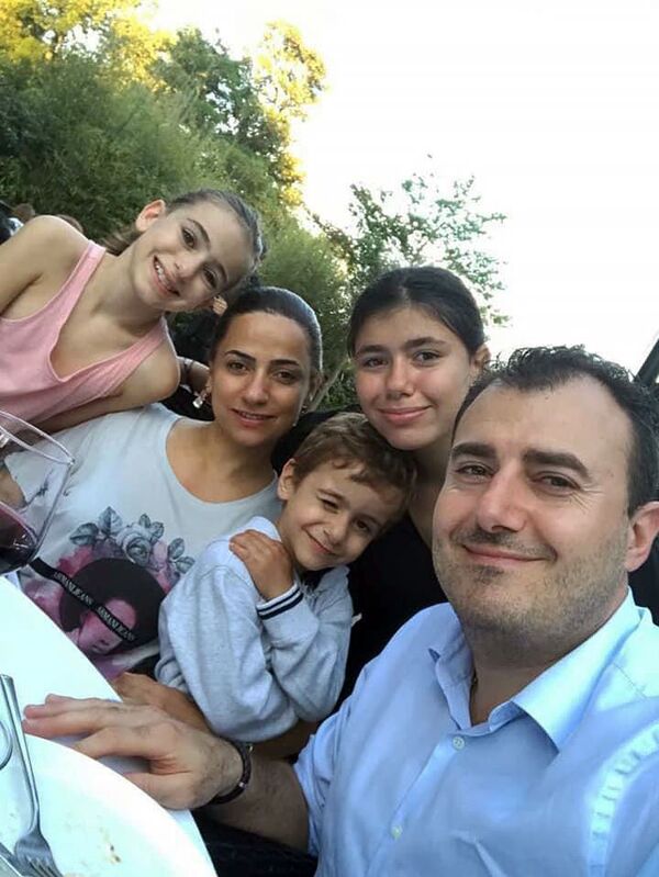 Франция без Азнавура: вице-мэр Альфорвиля рассказал об активности турок и азербайджанцев Франция без Азнавура: вице-мэр Альфорвиля рассказал об активности турок и азербайджанцев - Sputnik Армения