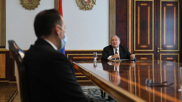 Президент Армен Саркисян встретился с министром здравоохранения Арсеном Торосяном (5 июня 2020). Еревaн - Sputnik Армения