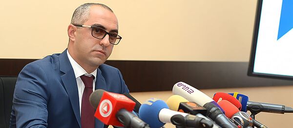 Заместитель председателя КГД Эдвард Ованнисян во время пресс-конференции (13 августа 2019). Еревaн Заместитель председателя КГД Эдвард Ованнисян во время пресс-конференции (13 августа 2019). Еревaн - Sputnik Армения