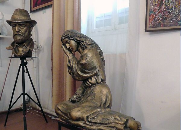 Скульптура девушки Скульптура девушки - Sputnik Армения