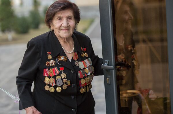 Ժպտացող օդաչուն ու լողացող աղջիկներին նայող զինվորները. 97–ամյա վետերանի հուզիչ հուշերը - Sputnik Արմենիա