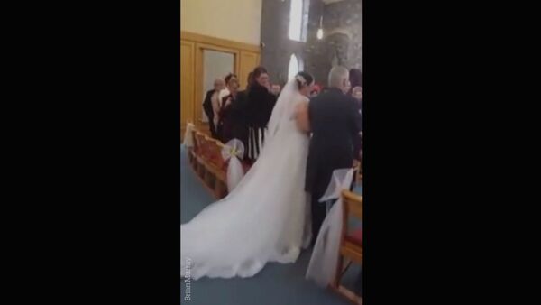 Малыш на свадьбе повеселил всех  - Sputnik Армения