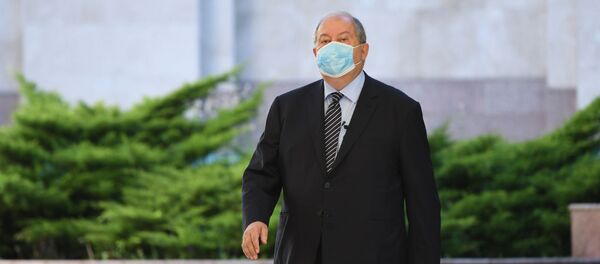 Президент Армен Саркисян во время обсуждения по предотвращению ситуации с коронавирусом в Армении (9 июня 2020). Еревaн - Sputnik Արմենիա