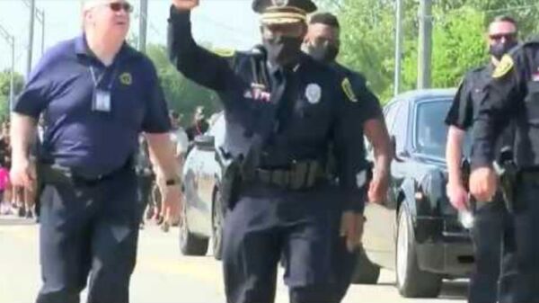 В золоченом гробу и белой карете: в США похоронили афроамериканца Джорджа Флойда В золоченом гробу и белой карете: в США похоронили афроамериканца Джорджа Флойда - Sputnik Армения