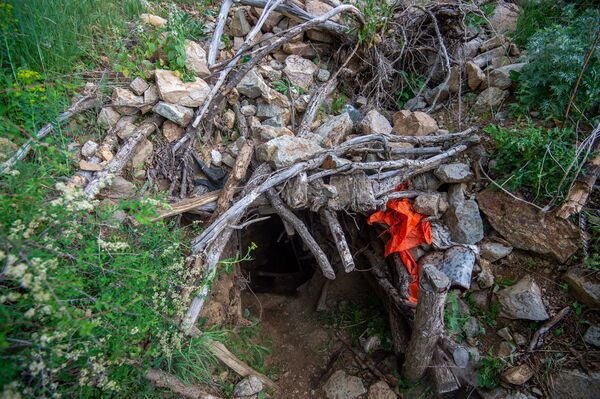 Погибшие на руднике в Мехрадзоре были черными шахтерами - подробности инцидента Погибшие на руднике в Мехрадзоре были черными шахтерами - подробности инцидента - Sputnik Армения