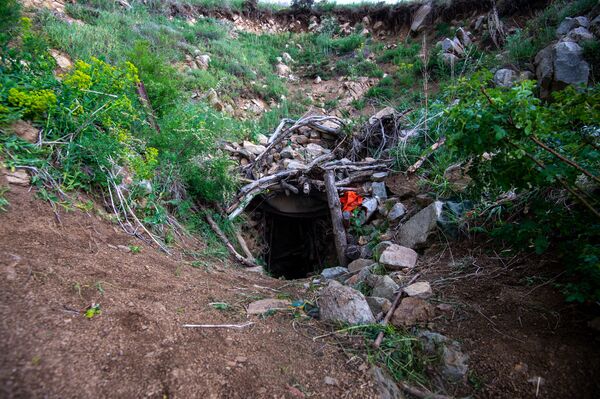 По следам гибели шахтеров: почему жители Мехрадзора задыхаются ради грамма золота  - Sputnik Армения
