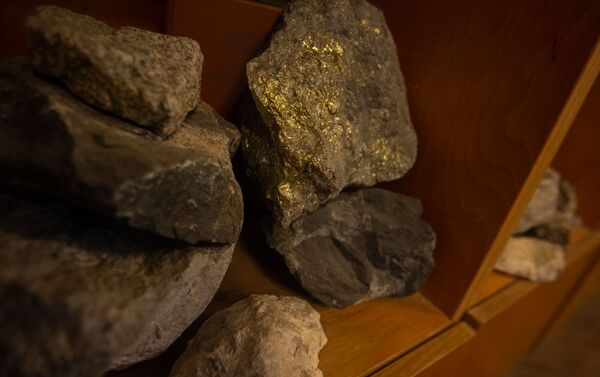 Руда из Мехрадзорского золотого рудника (10 июня 2020). Котайкская область, Армения - Sputnik Армения