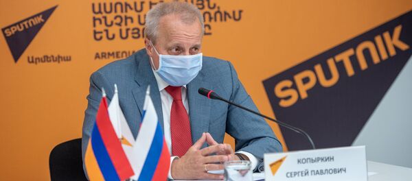 Посол России в Армении Сергей Копыркин во время онлайн пресс-конференции (11 июня 2020). Еревaн Посол России в Армении Сергей Копыркин во время онлайн пресс-конференции (11 июня 2020). Еревaн - Sputnik Армения