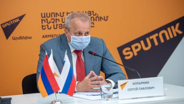 Посол России в Армении Сергей Копыркин во время онлайн пресс-конференции (11 июня 2020). Еревaн - Sputnik Армения
