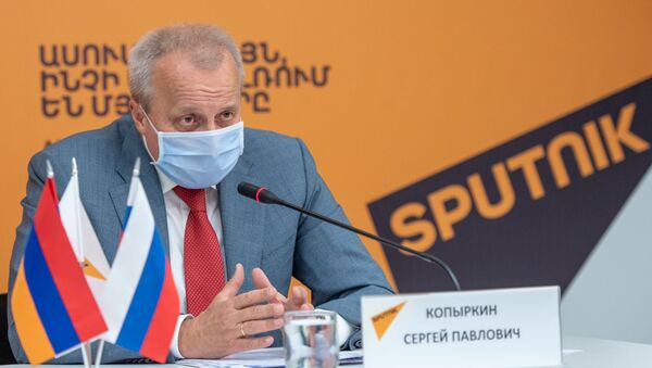 Посол России в Армении Сергей Копыркин во время онлайн пресс-конференции (11 июня 2020). Еревaн - Sputnik Армения