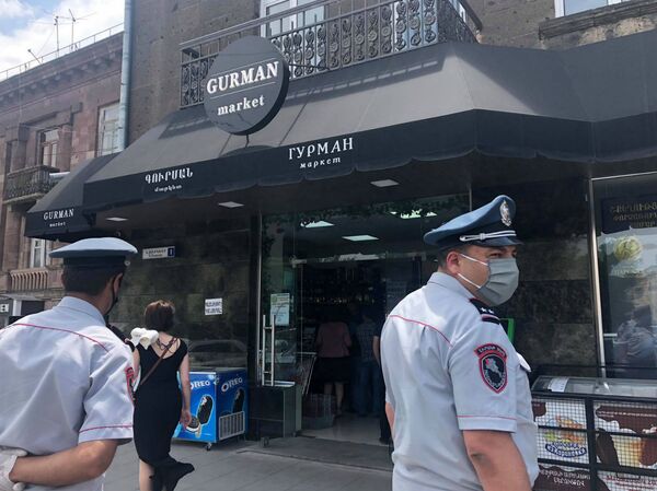 Ստուգումներ Գյումրիում, կամ պարետի ո՞ր որոշումներն են խախտվում սպասարկման կետերում - Sputnik Արմենիա