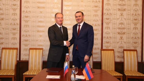 Секретари Совета безопасности РФ и Армении Николай Патруш (слева) и Армен Григорян - Sputnik Արմենիա