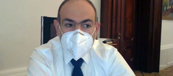 Кадр из прямого эфира премьер-министра Никола Пашиняна (13 июня 2020) Кадр из прямого эфира премьер-министра Никола Пашиняна (13 июня 2020) - Sputnik Արմենիա