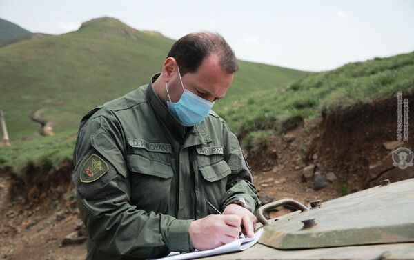 Министр обороны Армении посетил воинские части и боевую позицию Монте - фото Министр обороны Армении посетил воинские части и боевую позицию Монте - фото - Sputnik Армения