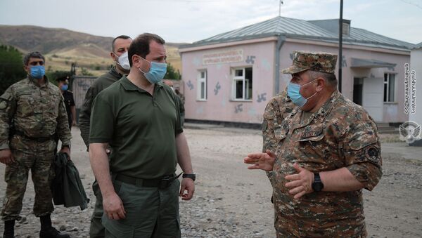 Министр обороны Давид Тоноян посетил военные части на юго-востоке страны (12 июня 2020). Армения - Sputnik Արմենիա