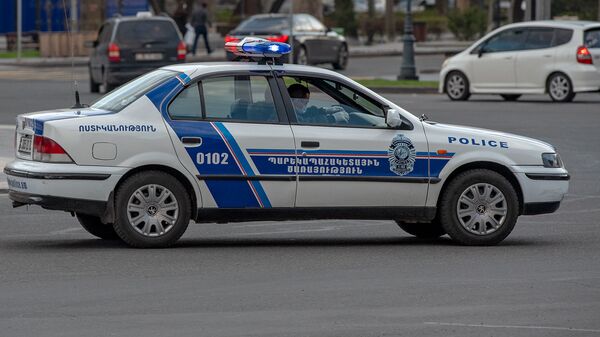 Полицейский автомобиль на площади Республики - Sputnik Армения