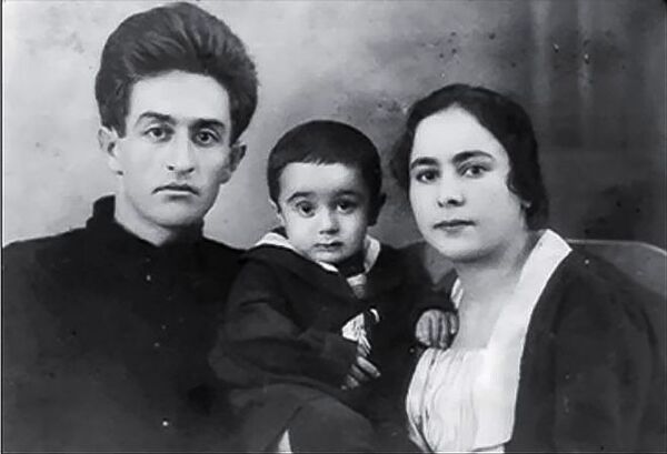 Բակունցի մայրն այդպես էլ չիմացավ որդու գնդակահարության մասին. քիչ հայտնի դրվագներ Բակունցի մայրն այդպես էլ չիմացավ որդու գնդակահարության մասին. քիչ հայտնի դրվագներ - Sputnik Արմենիա