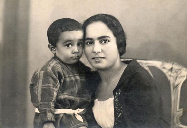 Բակունցի մայրն այդպես էլ չիմացավ որդու գնդակահարության մասին. քիչ հայտնի դրվագներ Բակունցի մայրն այդպես էլ չիմացավ որդու գնդակահարության մասին. քիչ հայտնի դրվագներ - Sputnik Արմենիա