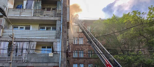 Пожар в здании гостиницы «Прага» (13 июня 2020). Еревaн Пожар в здании гостиницы «Прага» (13 июня 2020). Еревaн - Sputnik Արմենիա